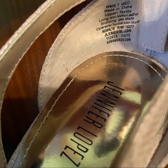 Jennifer Lopez pink heels! - Picture 5 of 6